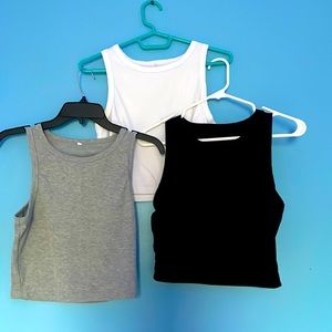 3 different color shirts. Pretty loose. And very comfortable.